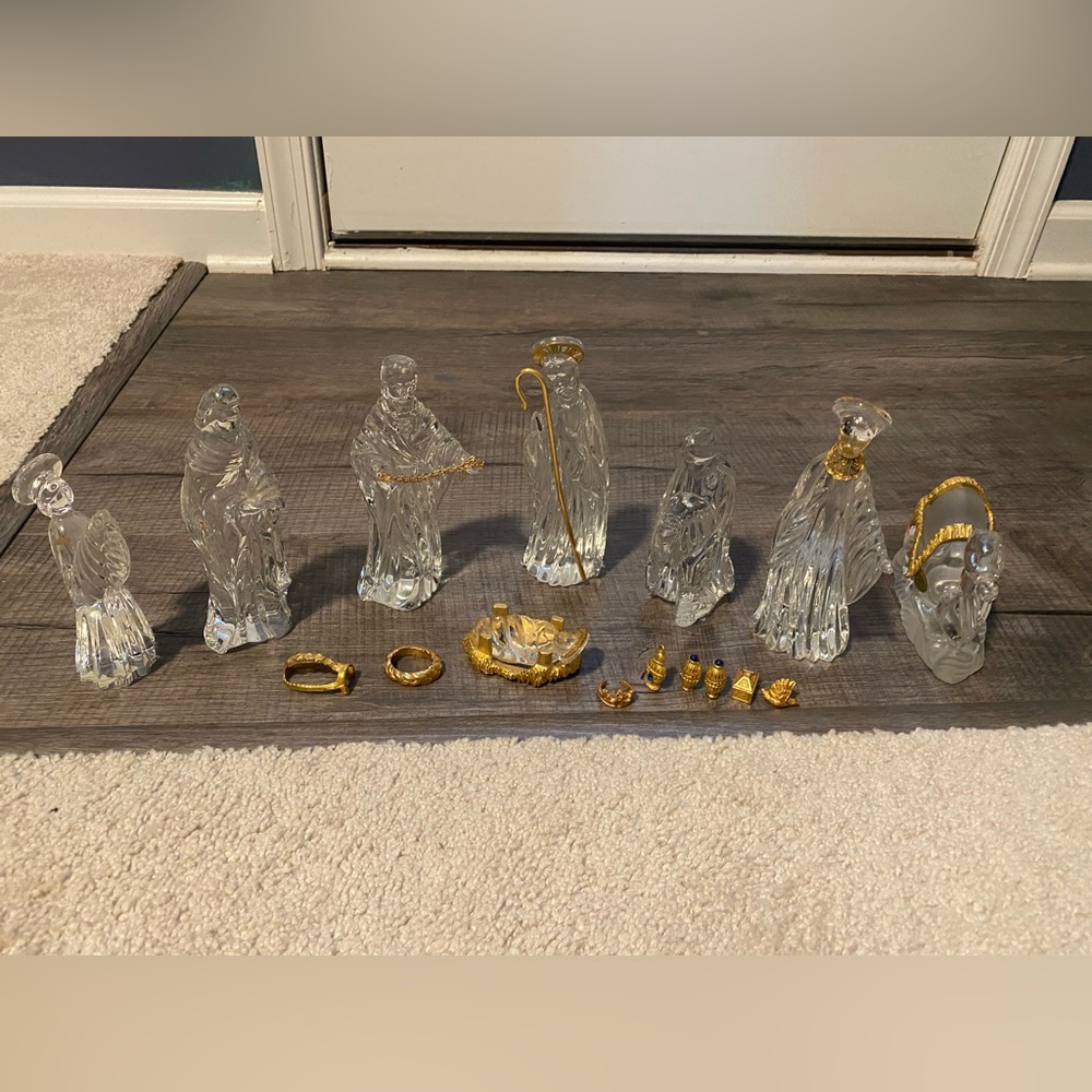 LENOX Crystal Gold 8 piece Nativity set